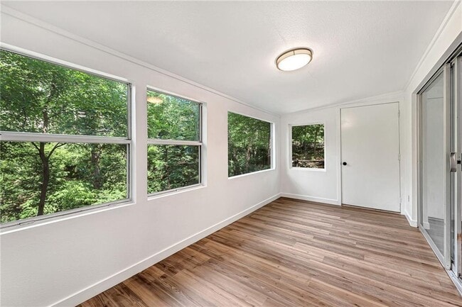 Building Photo - 6 Brompton Dr