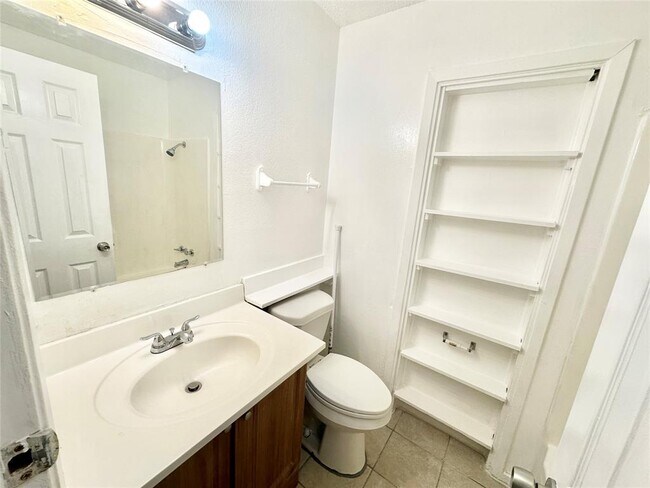 Building Photo - 7221 Ellington Cir