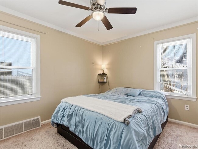 Building Photo - 922 N Maple Ave