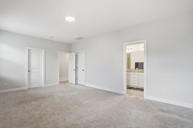 Building Photo - BEAUTIFUL 4 bedroom home, AVAILABLE NOW!