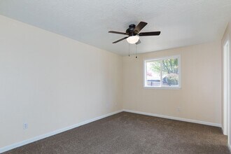 Building Photo - 1005 Saddle Wood Dr