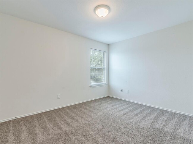 Building Photo - 221 Carriage Way