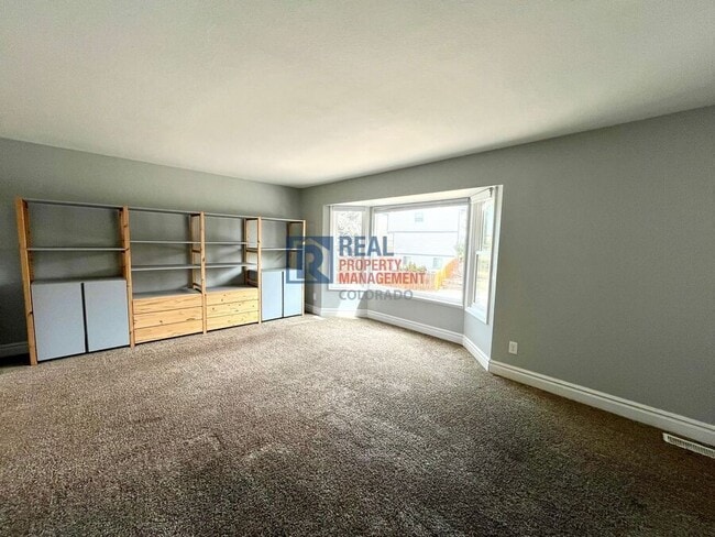 Building Photo - 3670 Gingham Way