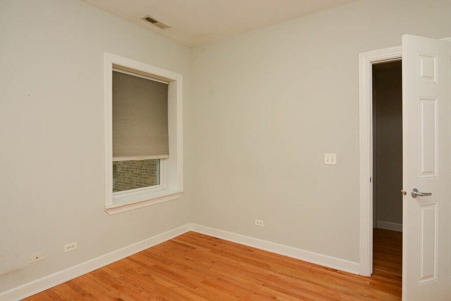 Building Photo - 3251 N Clifton Ave