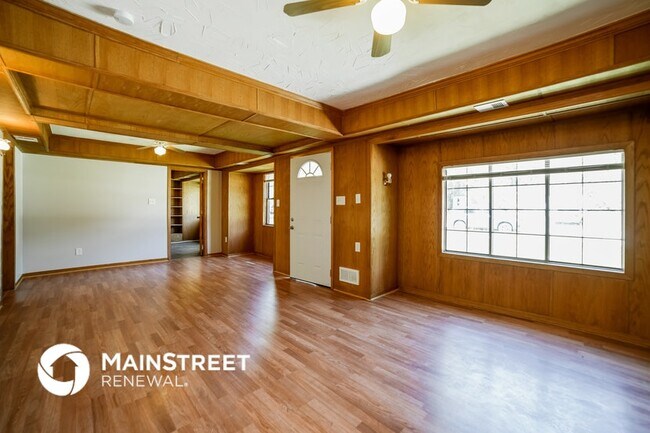 Building Photo - 10815 Bennington Ave