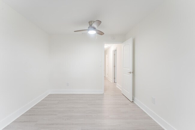 Building Photo - 3048 NW 27th Terrace