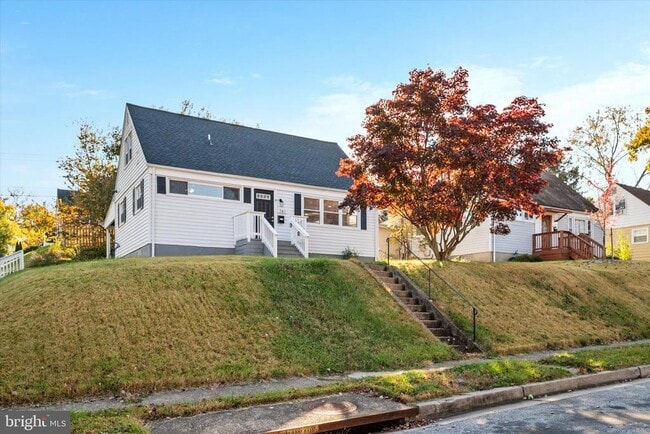 Primary Photo - 741 Silver Creek Rd