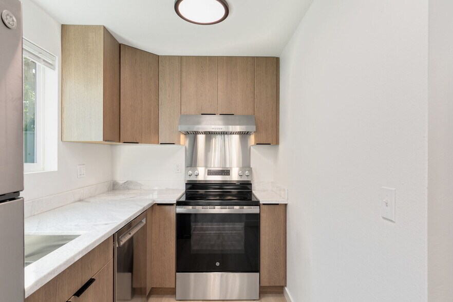 Building Photo - 11334 3rd Ave NE