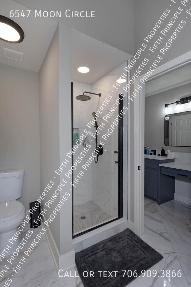 Building Photo - 6547 Moon Cir