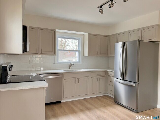 Building Photo - 194 High Ridge Ave