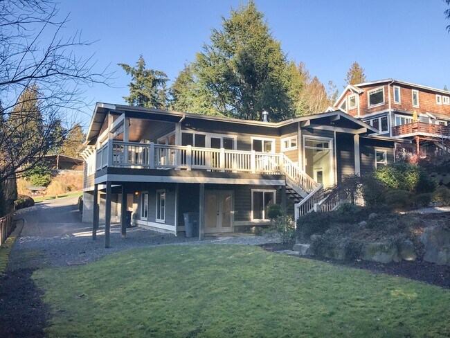 Building Photo - Amazing Kirkland Craftsman