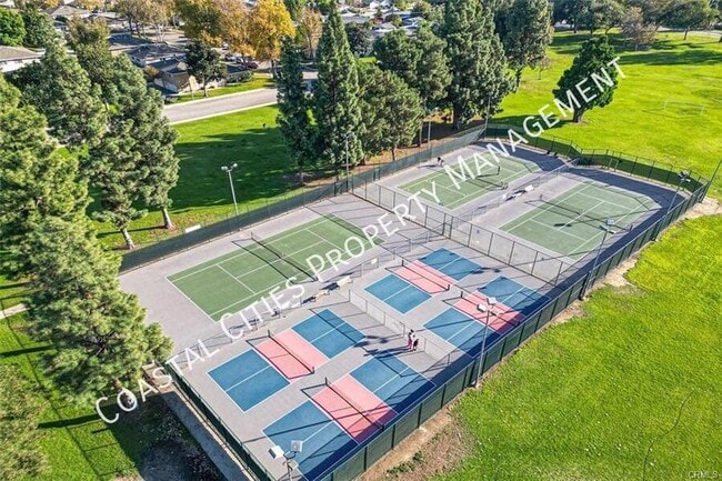 Building Photo - 2429 College Ln