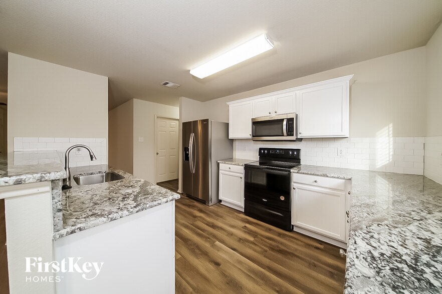 Building Photo - 2136 Benning Way