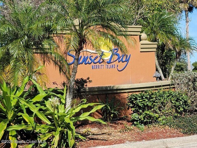 Building Photo - 225 S Tropical Trail