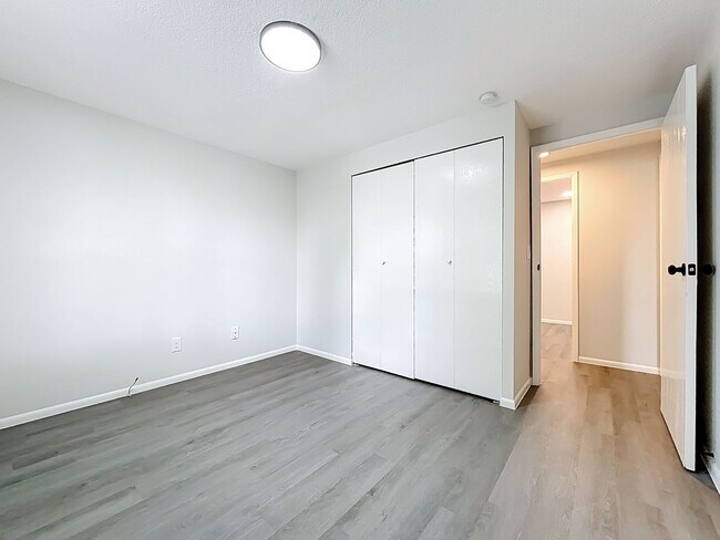 Building Photo - Renovated 2 Bedroom 1 Bathroom Apartment | Stainless Steel Appliances, Granite Counters, Inside L...