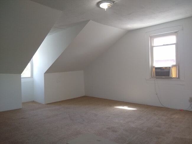 Building Photo - 2913 California Ave