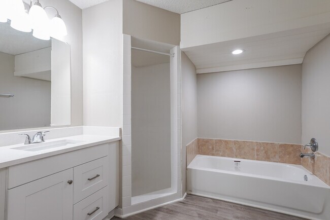 Building Photo - Spacious 3-Bedroom Eustis Home