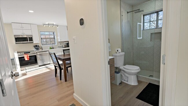 Building Photo - 228 Maryland Park Dr