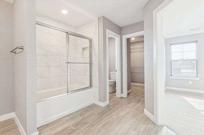 Building Photo - 4 bed/2.5 bath Ready Now- Norfolk