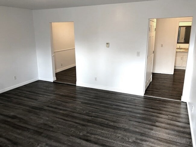 Building Photo - Canyon Rd Fourplex