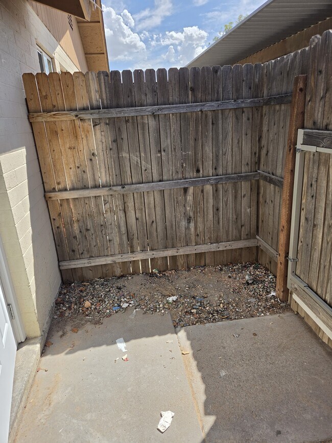 Building Photo - 6245 E Glencove Cir