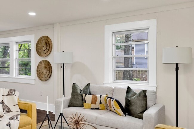 Building Photo - Avondale Gem!! - 3 Bed/2 Bath