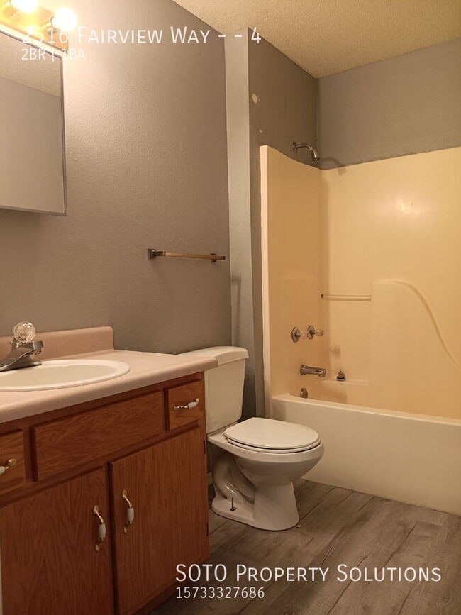 Building Photo - 2516 Fairview Way