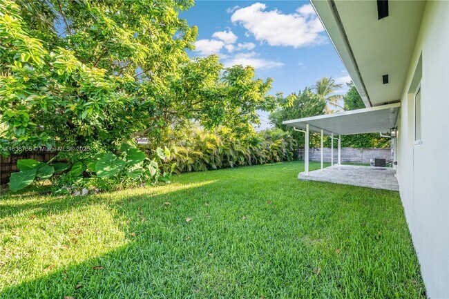 Building Photo - 6700 SW 49th Terrace