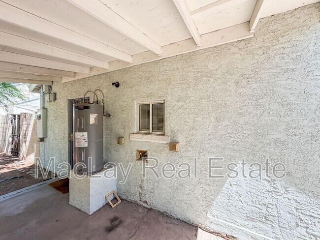Building Photo - 513 W Pima St