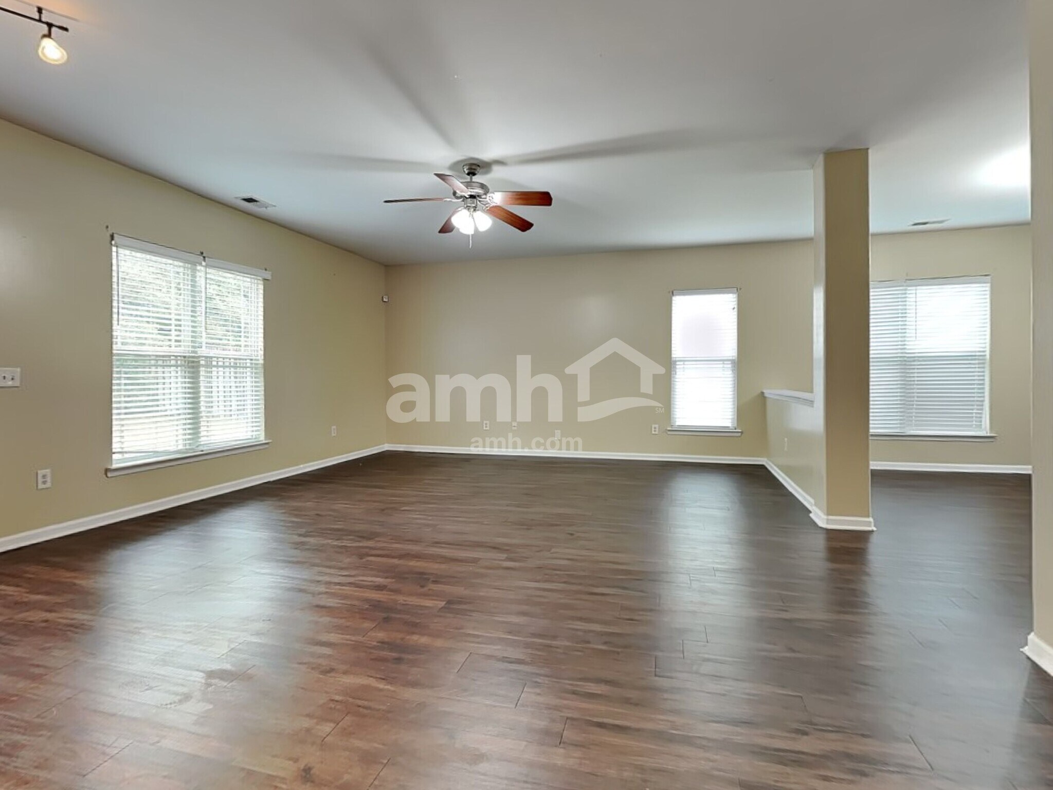 Building Photo - 137 Lake House Rd