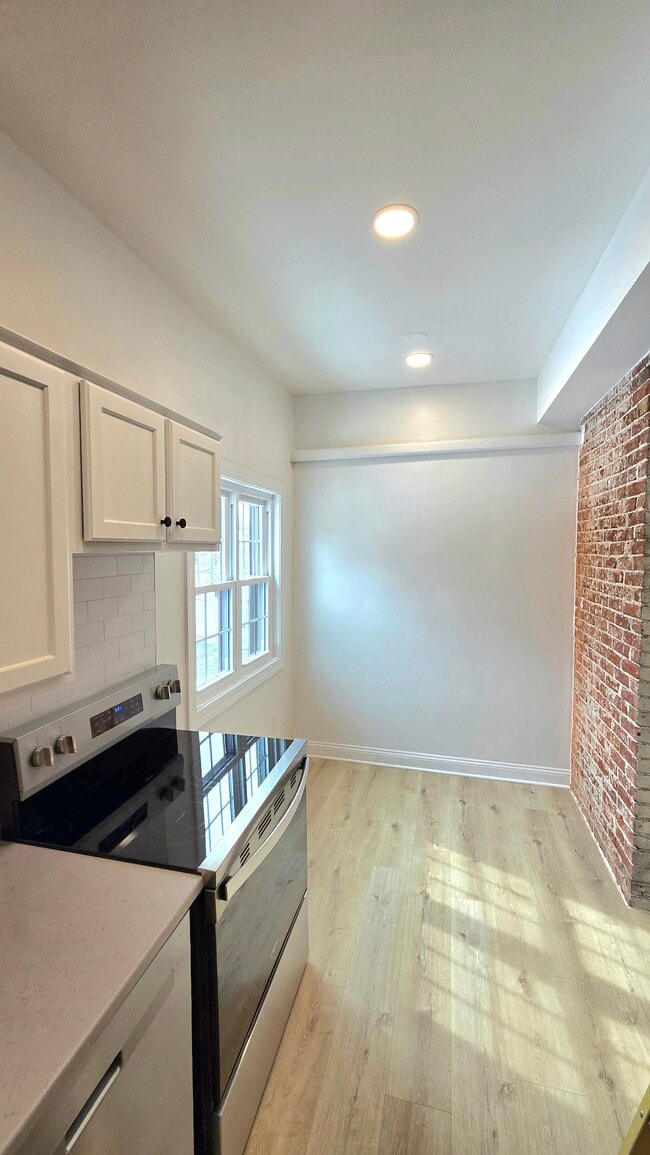 Building Photo - 225 N Main St