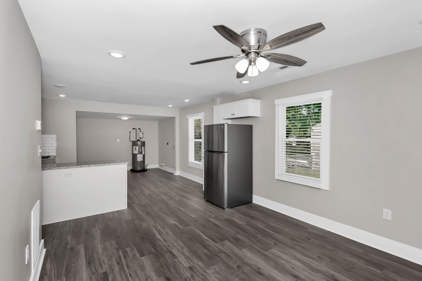 Building Photo - 908 Fairway Dr NW