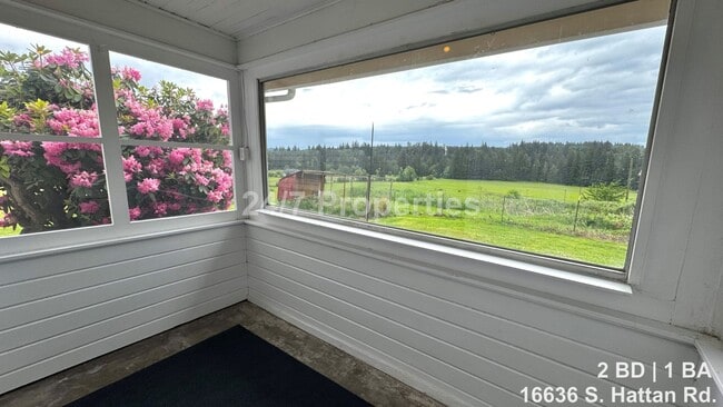 Building Photo - 2BD | 1BA Farmhouse with Garage, Shop, Sauna! - Oregon City
