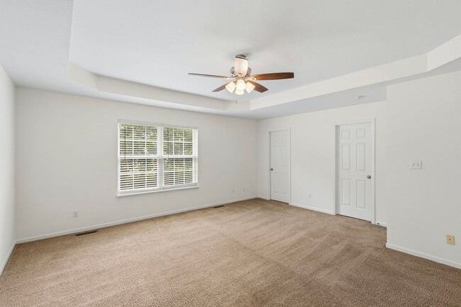 Building Photo - 5004-5006-5006 Betty Jean Way