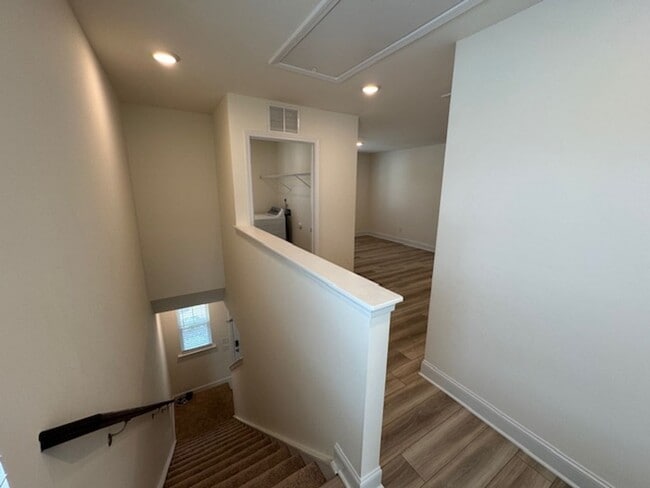 Building Photo - The Grove at Neill's Pointe