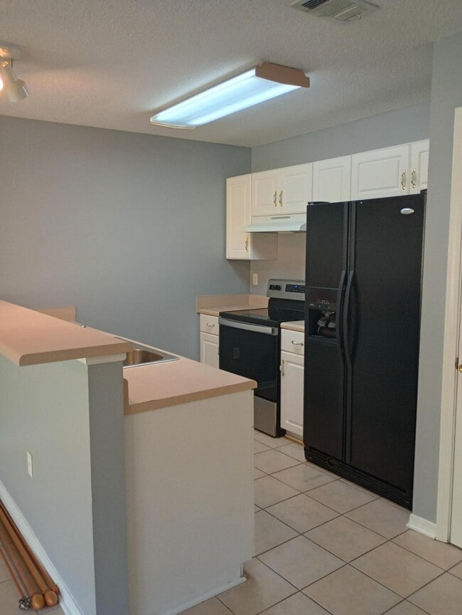 Building Photo - 129 Noblat Dr