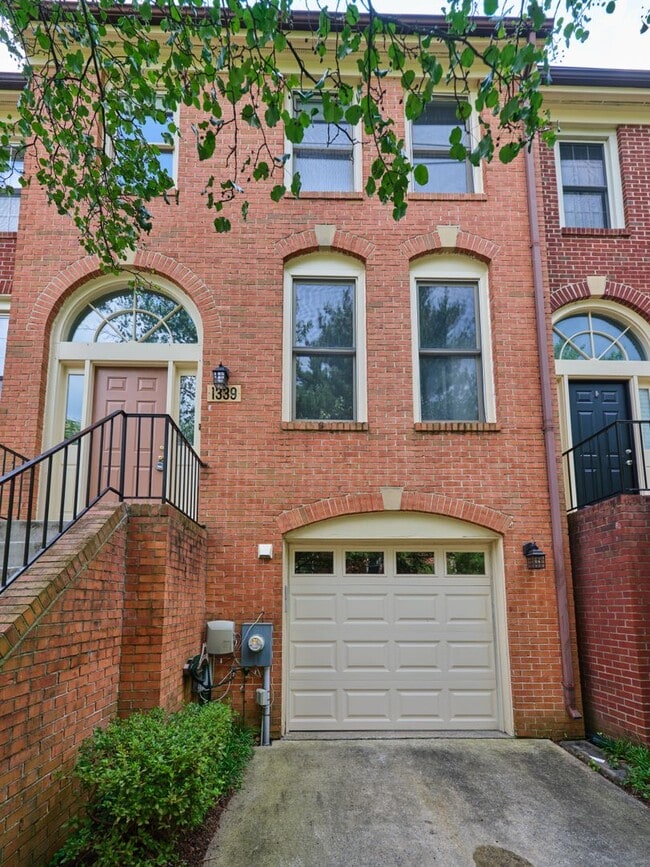 Building Photo - 1339 Templeton Pl