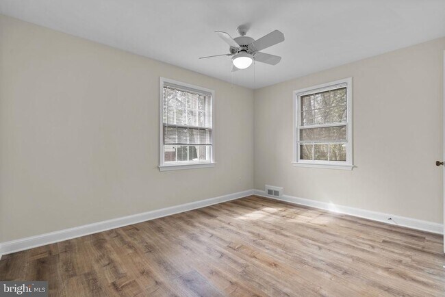 Building Photo - 5617 Knollwood Rd