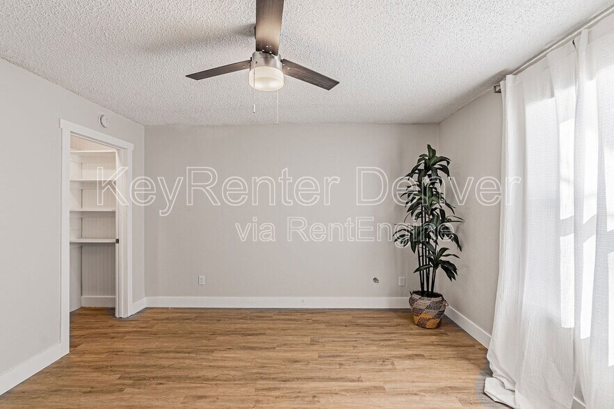 Building Photo - 7665 E Eastman Ave