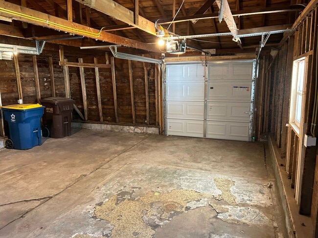 Building Photo - Fully Remodeled 3-Bed/1-Bath Home in Bluffton!