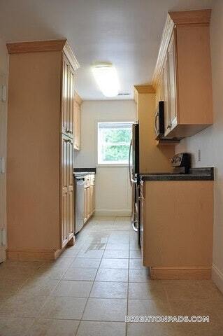 Building Photo - 168 Newton St