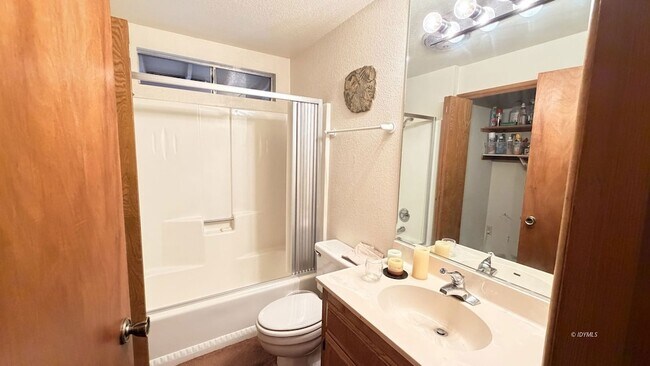 Building Photo - 26823 Crestview Dr