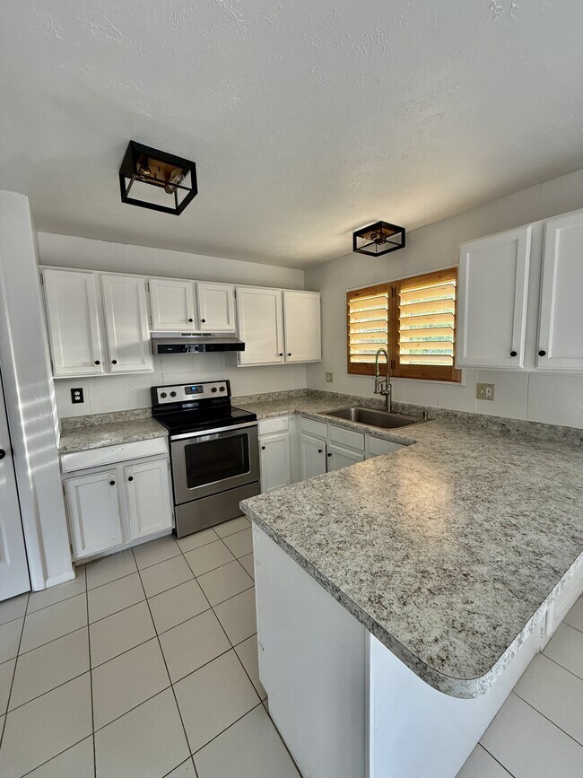 Building Photo - 11152 S Lyndbrook Way