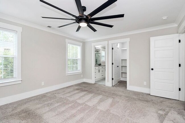 Building Photo - Stunning 3BD/2.5BA Home in Charlotte!