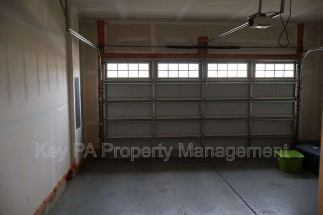 Building Photo - 659 Thomas Penn Dr