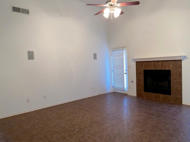 Building Photo - 1470 Senda Del Sol Ln