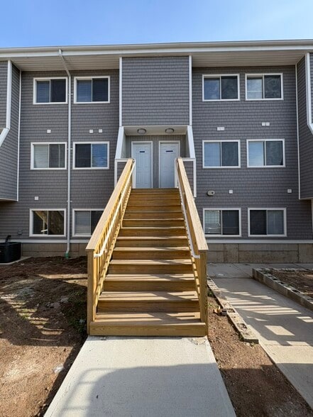 Entrance - 42 Warner St