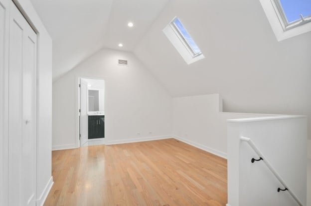 Building Photo - 1217 W Wellington Ave