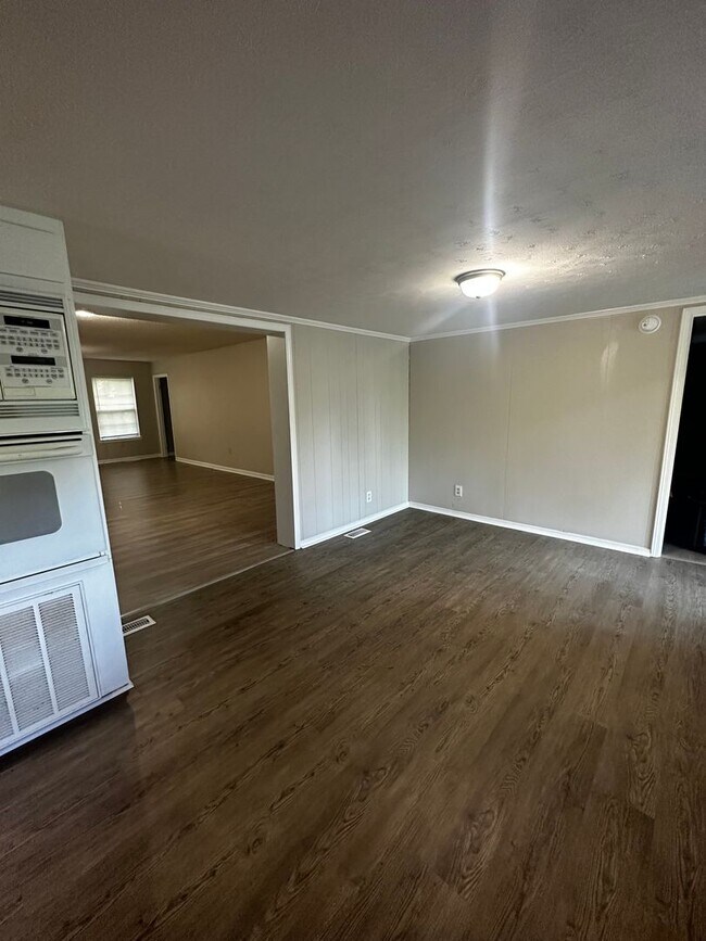 Building Photo - 742 Old Sulphur Springs Rd