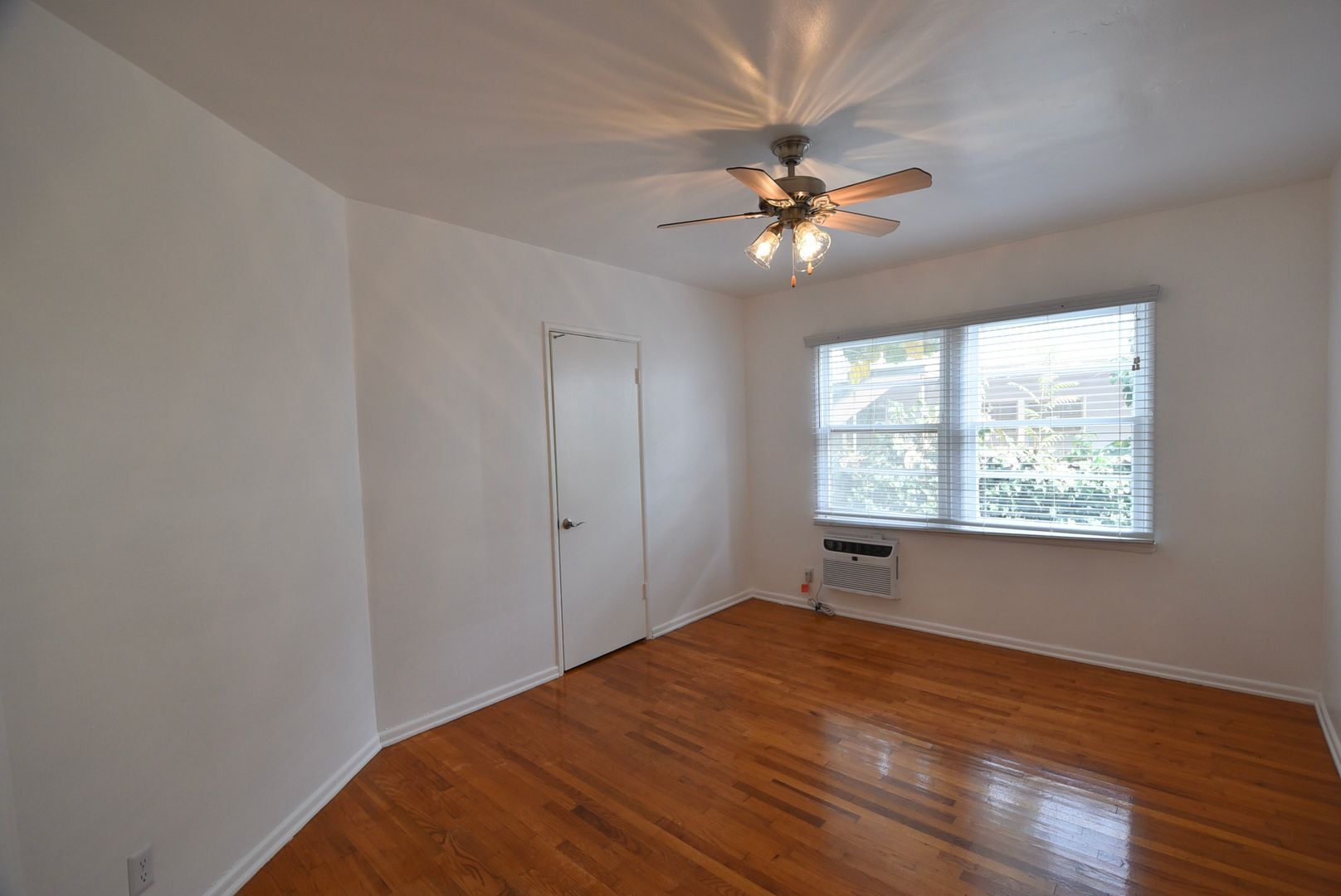 Building Photo - 14830 Dickens St